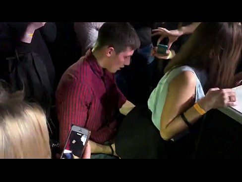 ❤️ ロシアのナイトクラブでリアルセックス。18歳のロシア人少女がナイトクラブで肛門と膣を犯される ❌ at us ja.hqpornvideos.ru ❌️